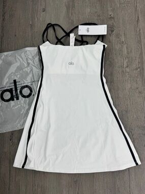 White Alo Yoga Airbrush Streamlined Dress Size M
